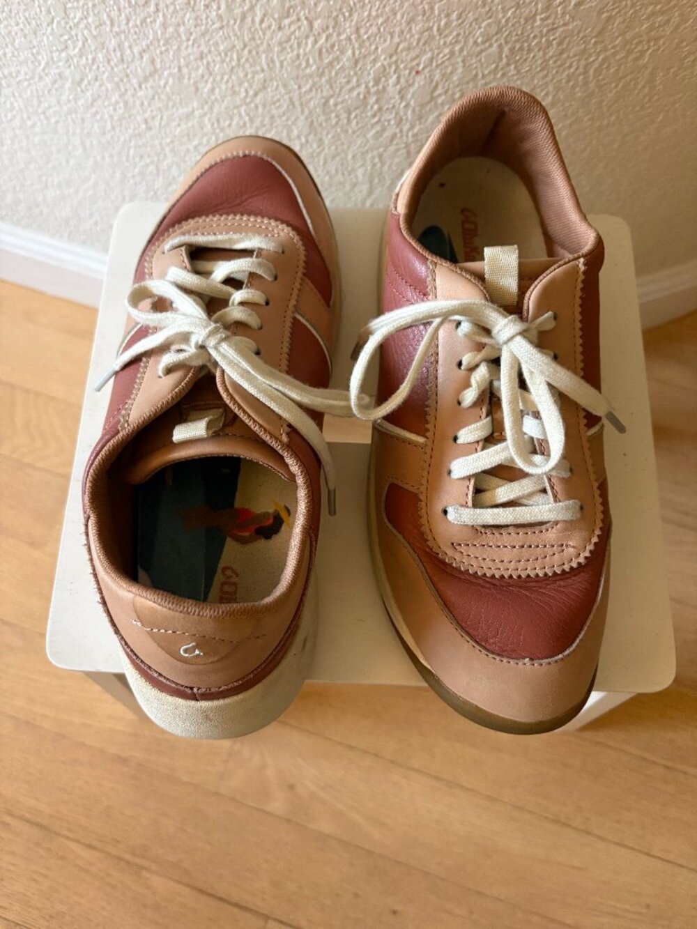 OluKai Women’s Pink Leather Sneakers Retro Colorblock